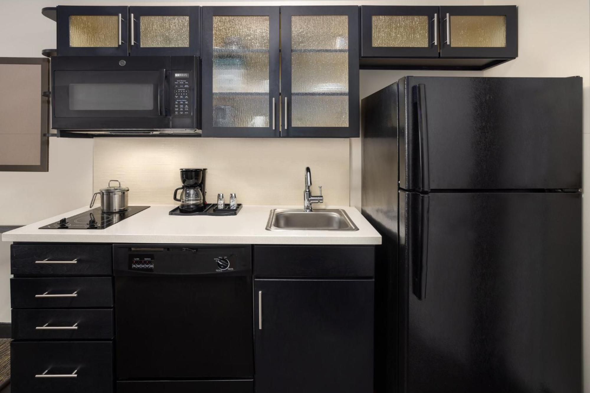 Candlewood Suites Philadelphia - Airport Area By Ihg Chester Extérieur photo