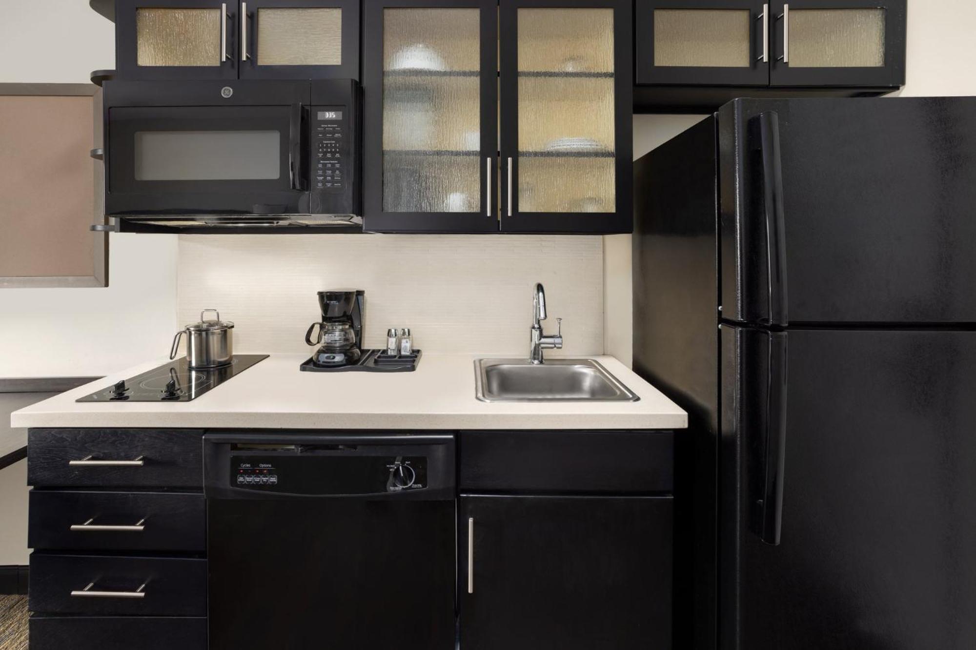 Candlewood Suites Philadelphia - Airport Area By Ihg Chester Extérieur photo