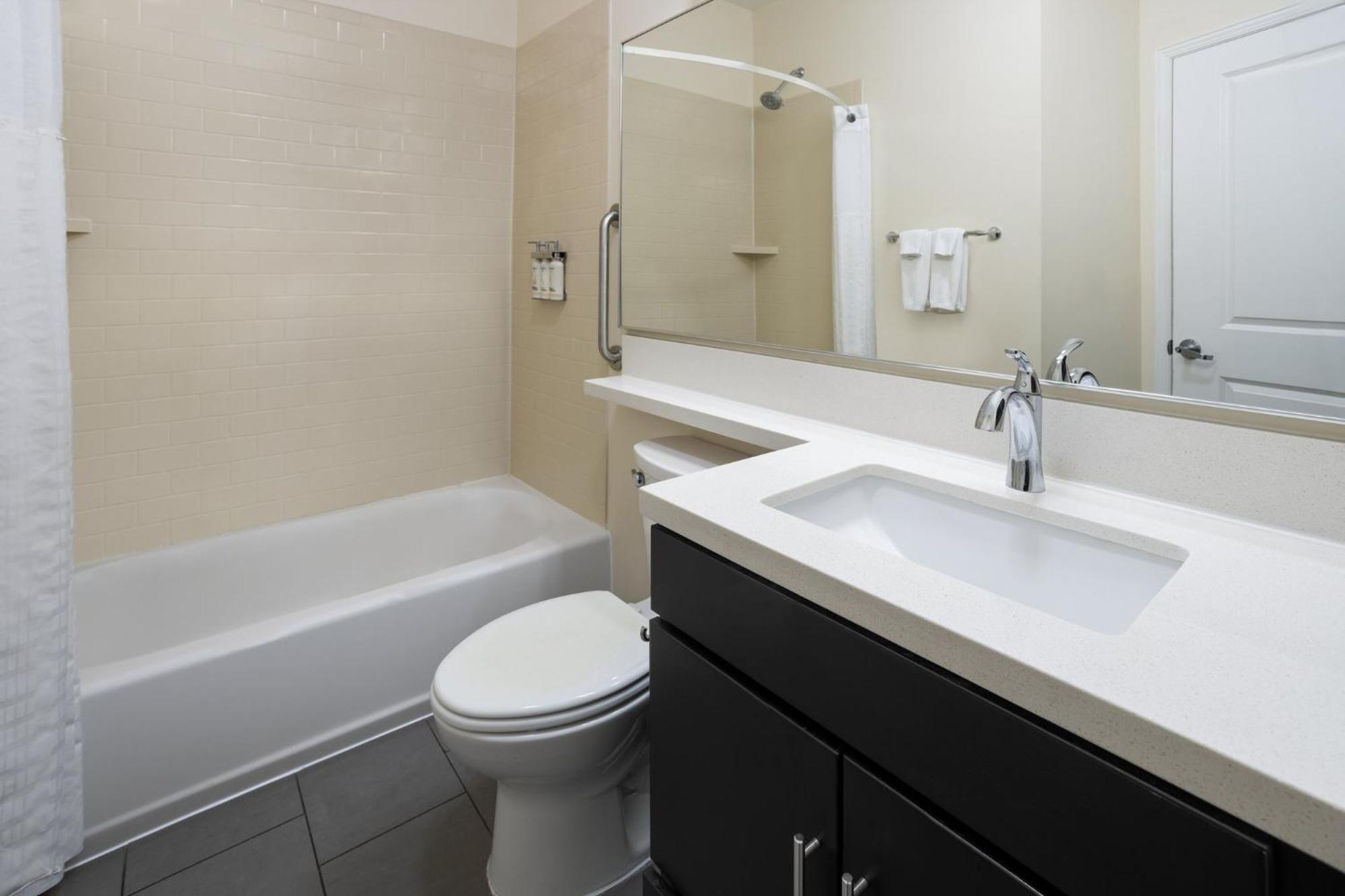 Candlewood Suites Philadelphia - Airport Area By Ihg Chester Extérieur photo