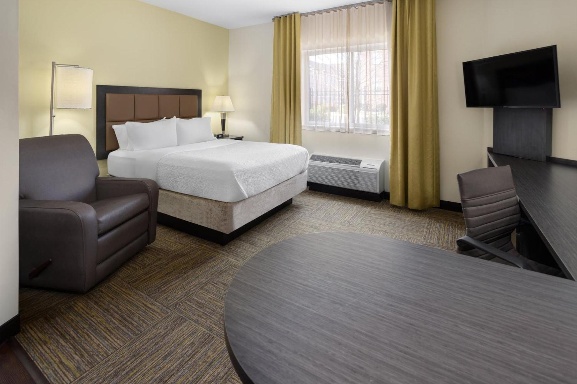 Candlewood Suites Philadelphia - Airport Area By Ihg Chester Extérieur photo