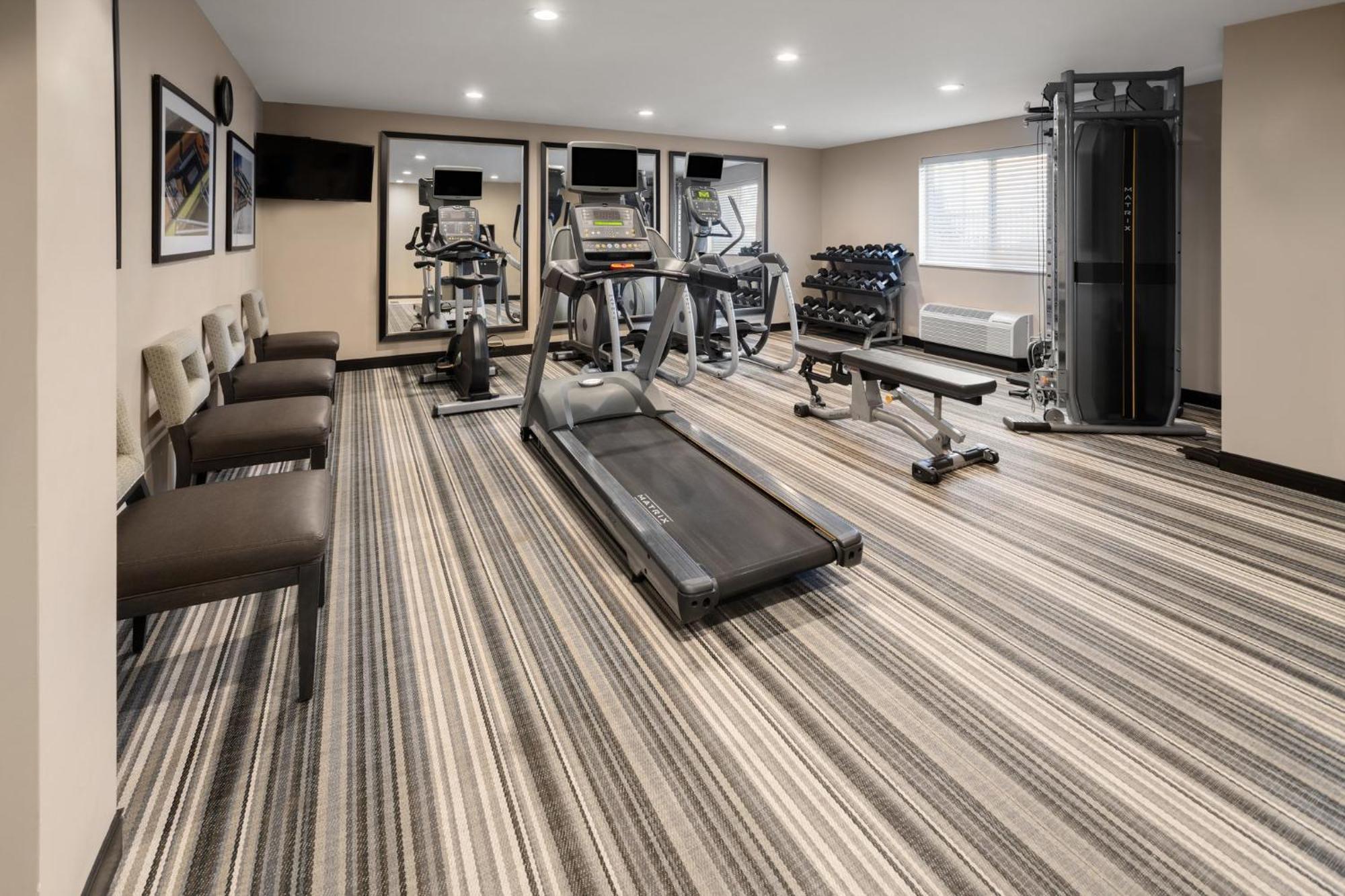 Candlewood Suites Philadelphia - Airport Area By Ihg Chester Extérieur photo